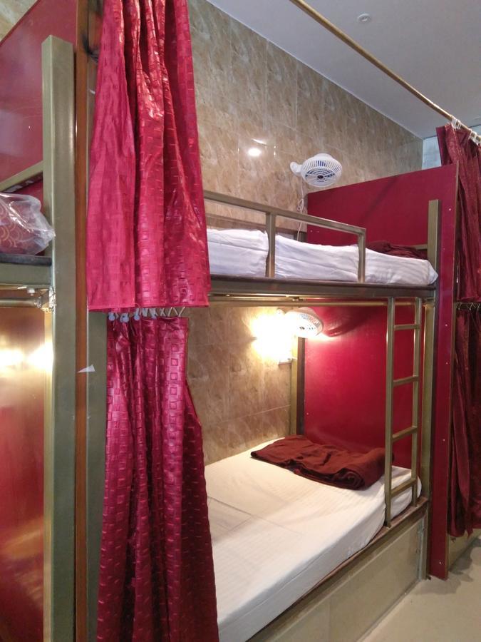 Dream Dormitory Mumbai Exteriör bild